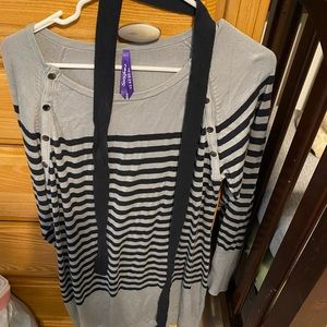Maternity/nursing long sleeve tunic sweater